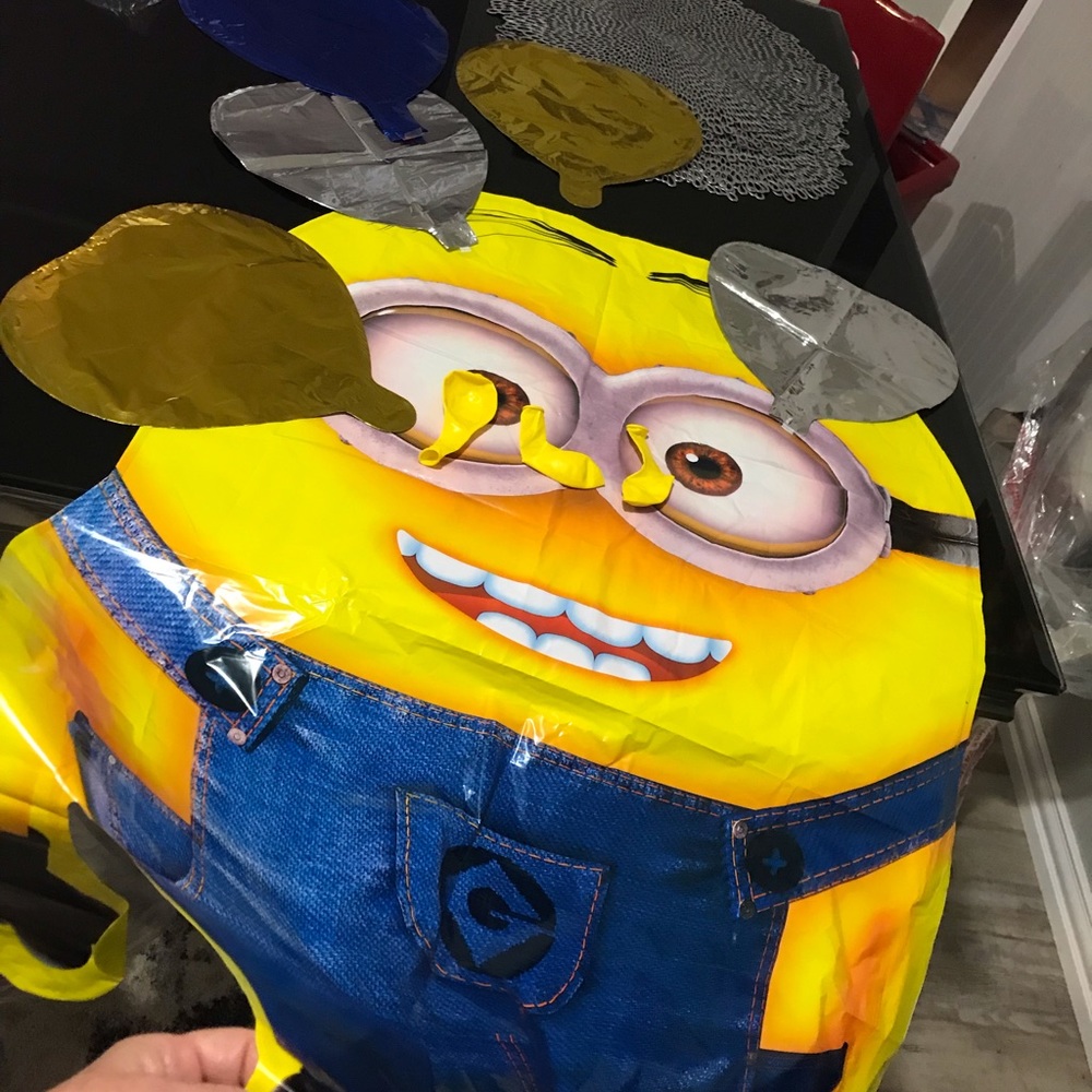 8 Piece giant minion balloon set